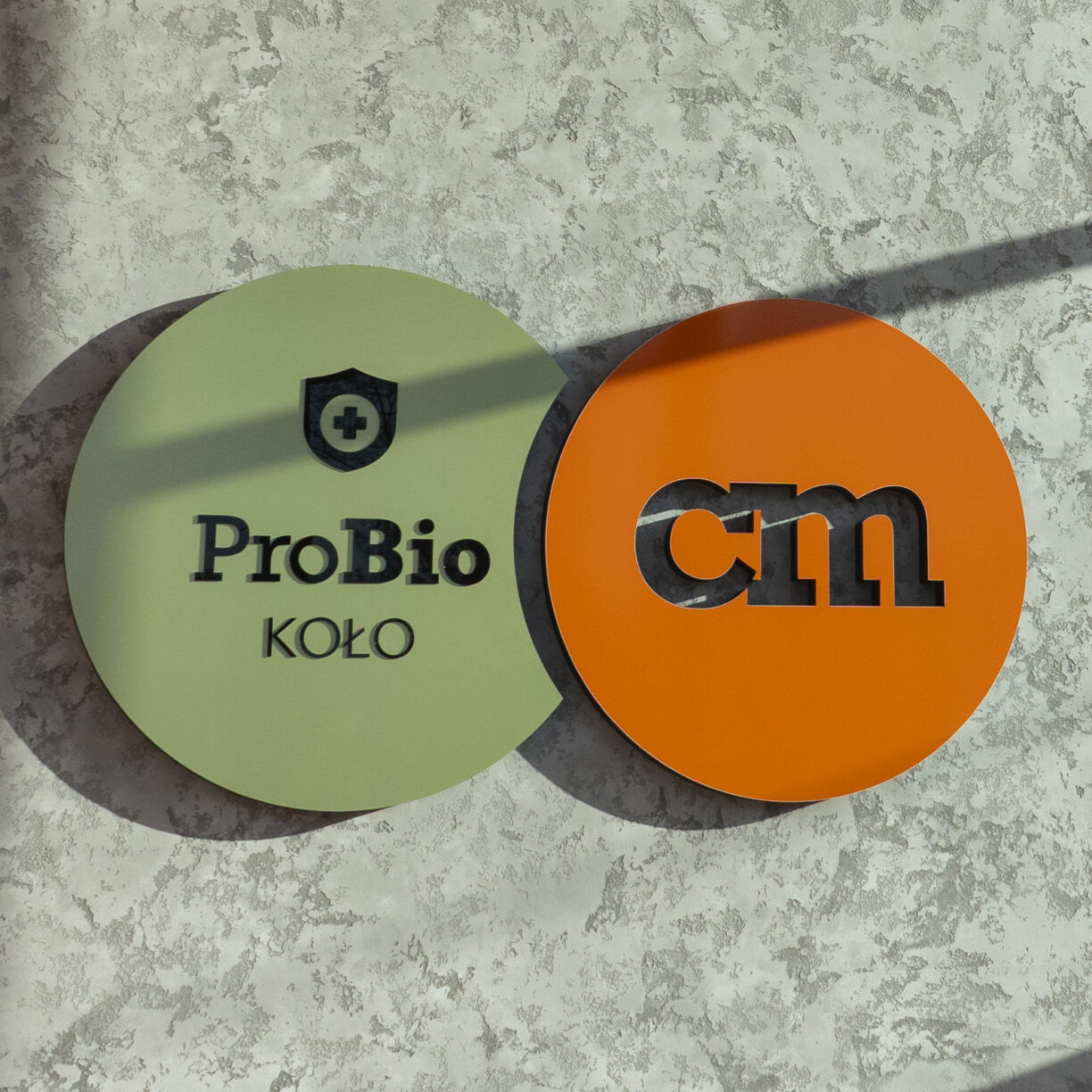 Logotypy polskich firm ProBio Koło i Centrum Medicum Poland.